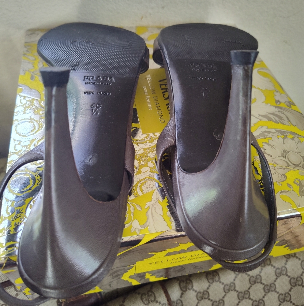 PRADA - Picture 4 of 12